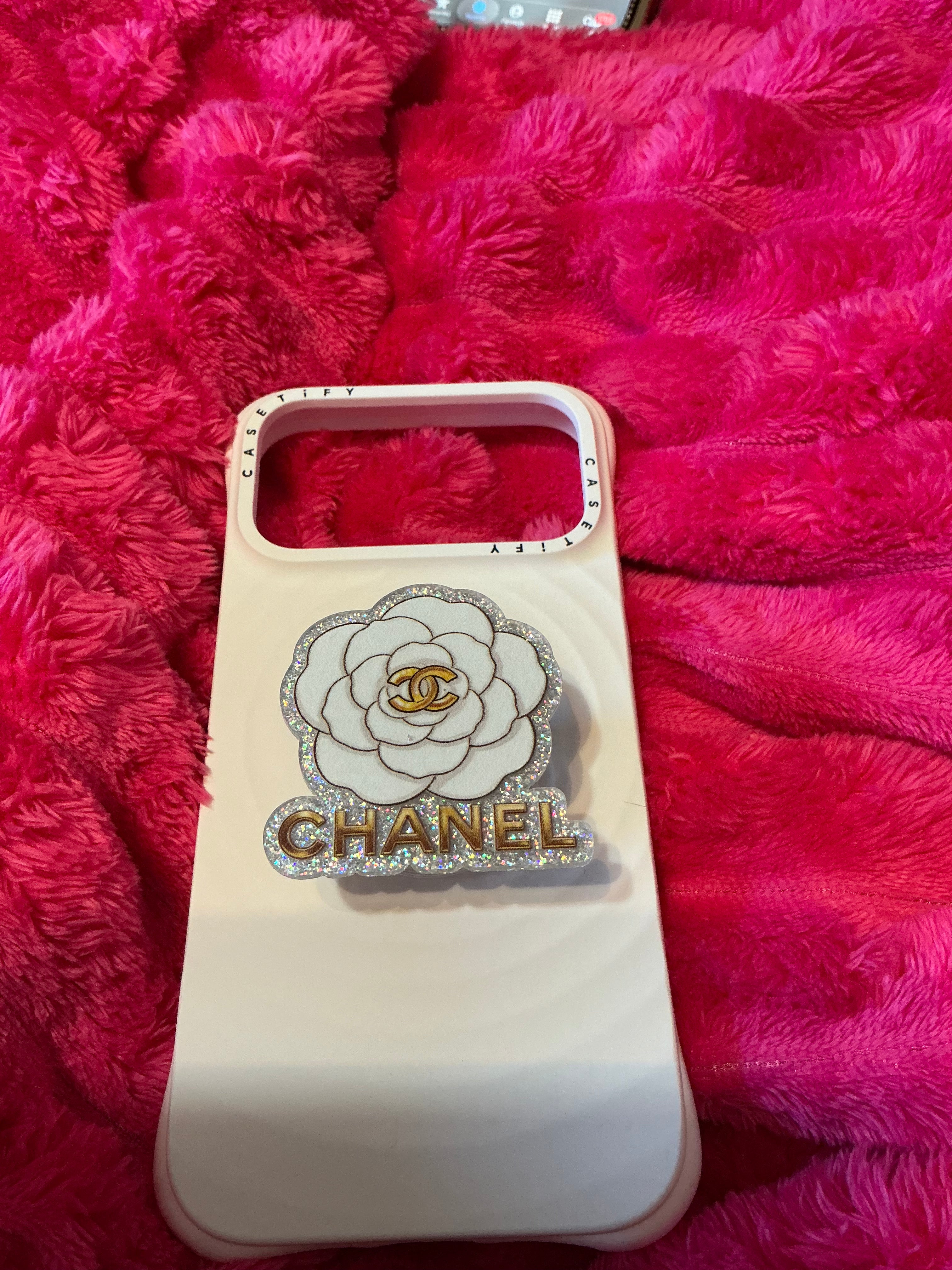 White flower phone grip